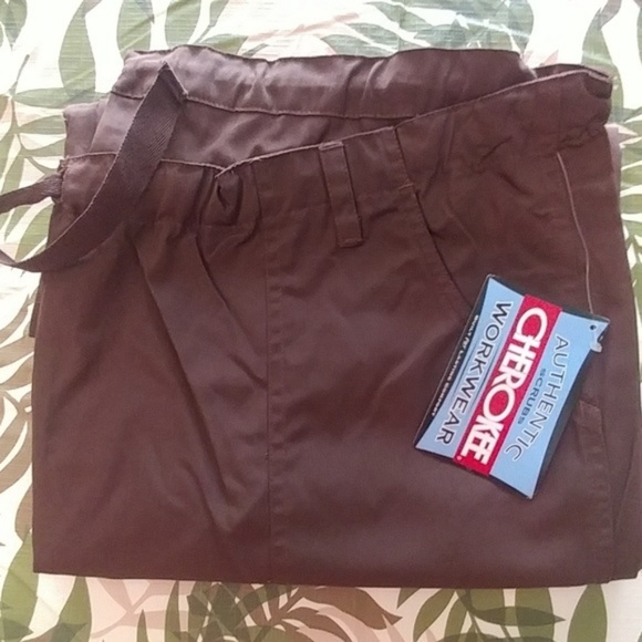 CLEARANCE! NWT Cherokee Cargo Scrub Pant Chocolate - Picture 2 of 4